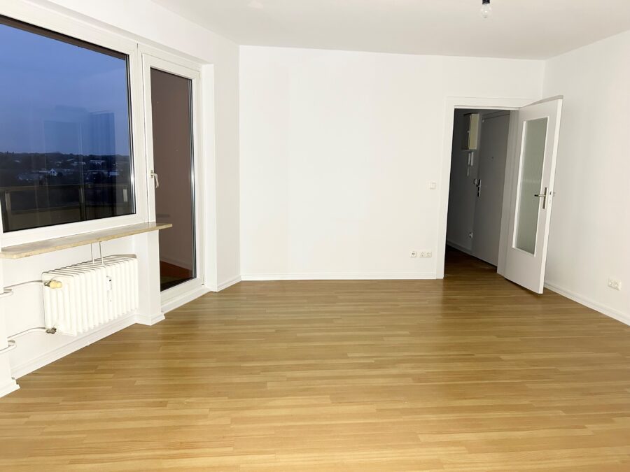 Attraktive 2-Zimmerwohnung mit Balkon und Blick ins Grüne - Wohnzimmer