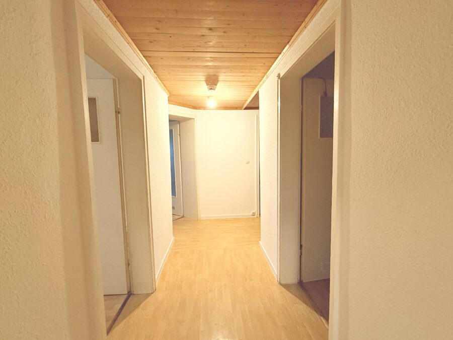 Wunderschöne 4-Zimmer Wohnung, zentral in Wiesbaden - Flur