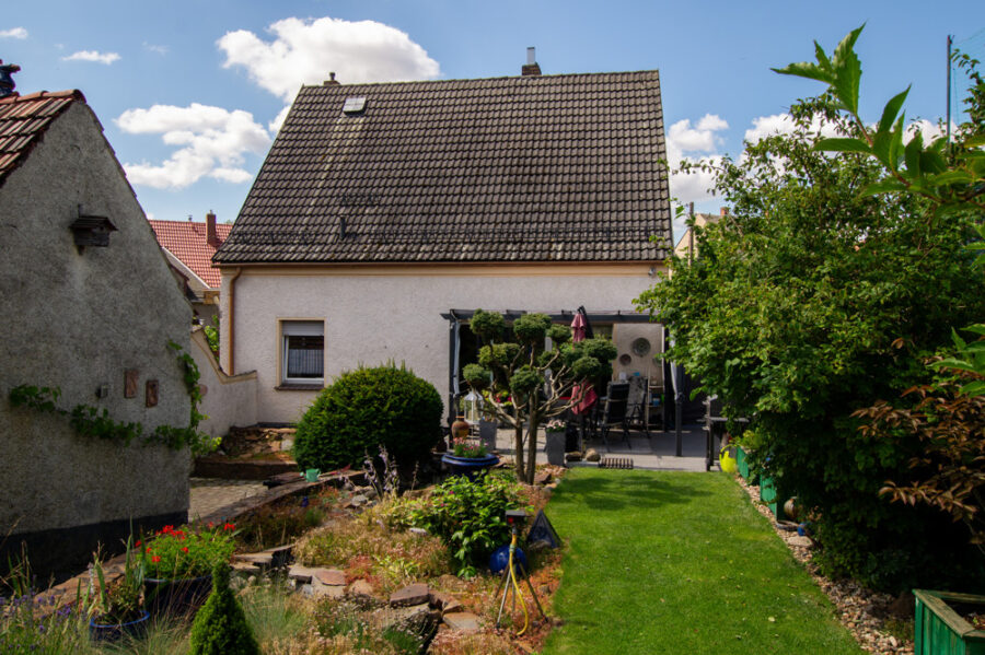 Tolles Einfamilienhaus mit herrlichem Garten in Nünchritz - Rückseite