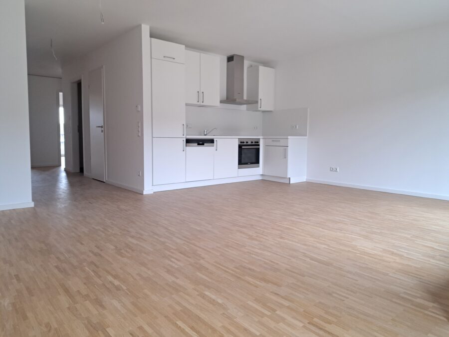 Großzügige 4 Zimmerwohnung mit Balkon und Loggia - weitere Ansicht Wohnbereich