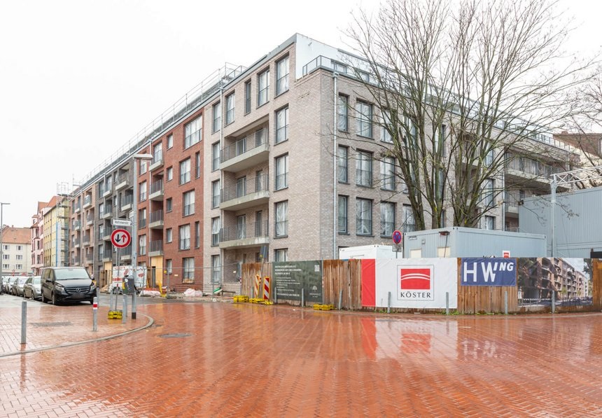 Großzügige 4 Zimmerwohnung mit Balkon und Loggia - Außenansicht