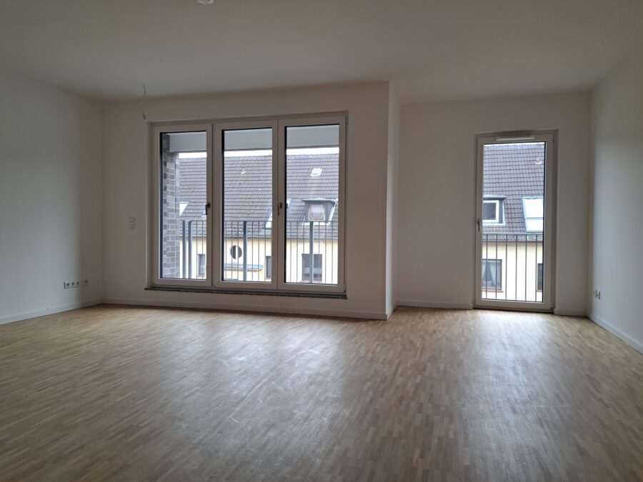 Großzügige 4 Zimmerwohnung mit Balkon und Loggia - Wohnbereich