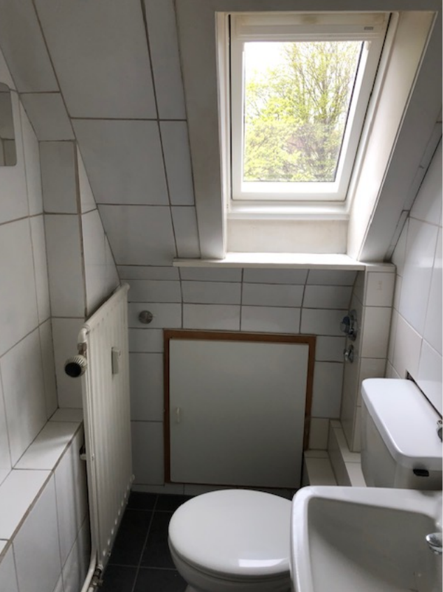 Ideale Singlewohnung im Dachgeschoss - Mitten in Ahrensburg - Badezimmer