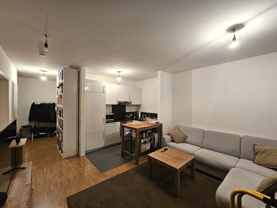 Moderne Single- oder Pärchenwohnung in Stadtparknähe - Wohnzimmer