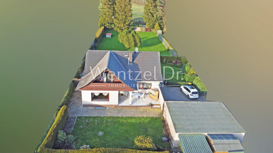 Geräumiges Einfamilienhaus mit viel Potenzial auf ca. 3.055 m² Grundstück! - Luftauafnahme
