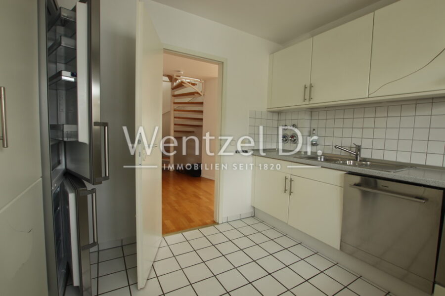 Lichtdurchflutete Maisonette-Wohnung mit Balkon in Wiesbaden-Sonnenberg zu verkaufen - Küche