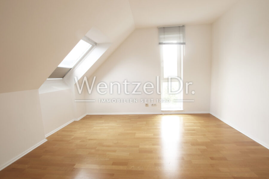 Lichtdurchflutete Maisonette-Wohnung mit Balkon in Wiesbaden-Sonnenberg zu verkaufen - Zimmer