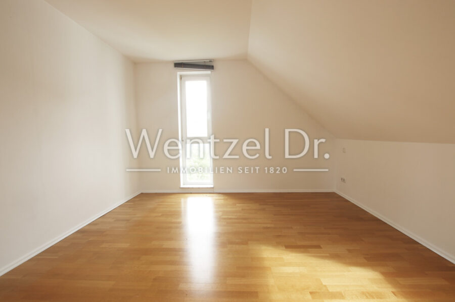 Lichtdurchflutete Maisonette-Wohnung mit Balkon in Wiesbaden-Sonnenberg zu verkaufen - Zimmer