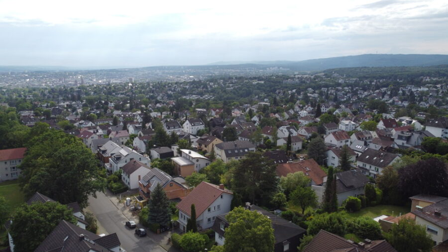 Lichtdurchflutete Maisonette-Wohnung mit Balkon in Wiesbaden-Sonnenberg zu verkaufen - Aussicht