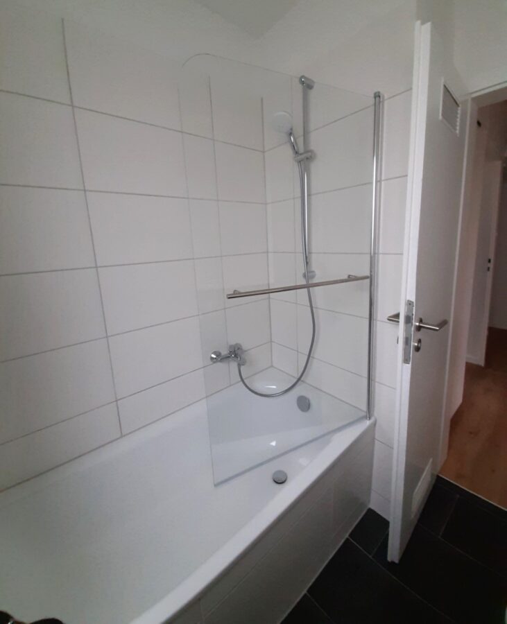 Ihr neues Zuhause - Gemütliche 2 Zimmerwohnung ! - Badewanne