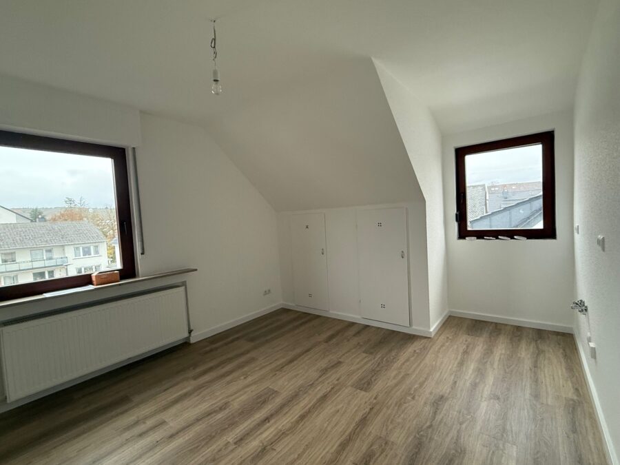 Erstbezug nach Sanierung !! Tolle, großzügige Dachgeschoß-Wohnung 2ZKB in Eltville - Küche