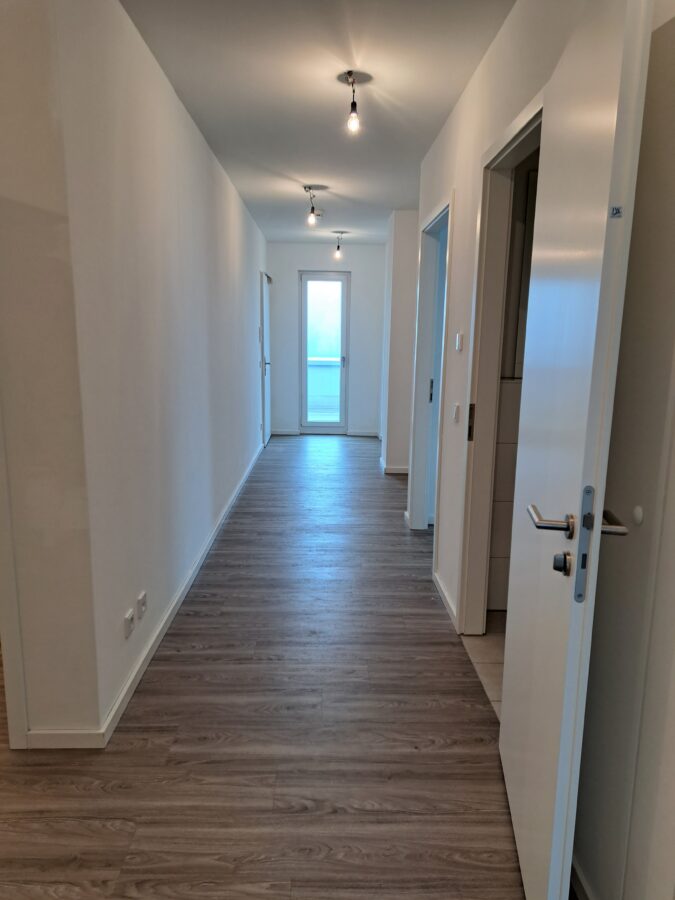 3 Zimmerwohnung mit Dachterrasse - Flur